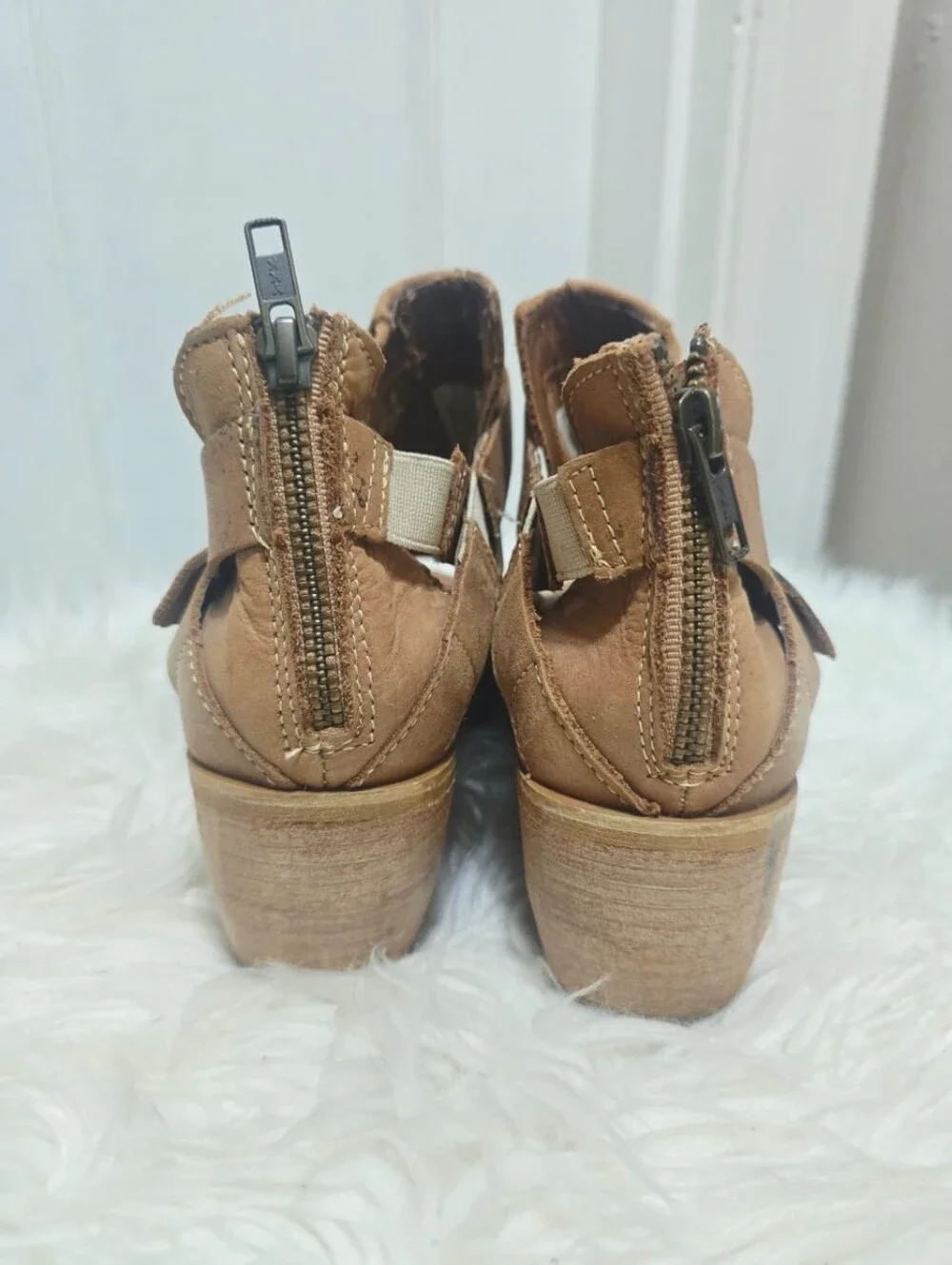 Caterpillar Cat Ankle Tan Leather Boot Buckled Strap and Cut-out Sz 8.5